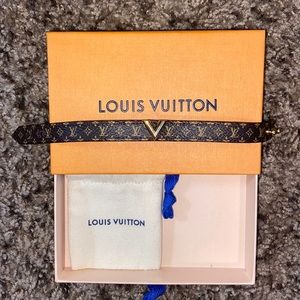 Louis Vuitton Essential V Bracelet